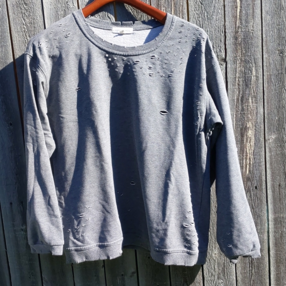 Honey Punch Distressed Sweatshirt M
